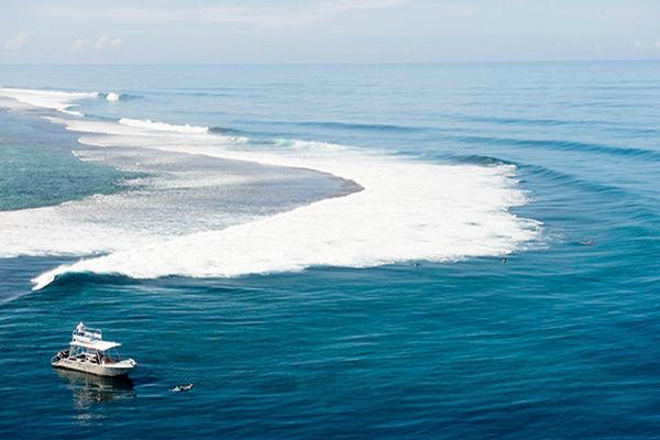 Surf Tour Teahupoo